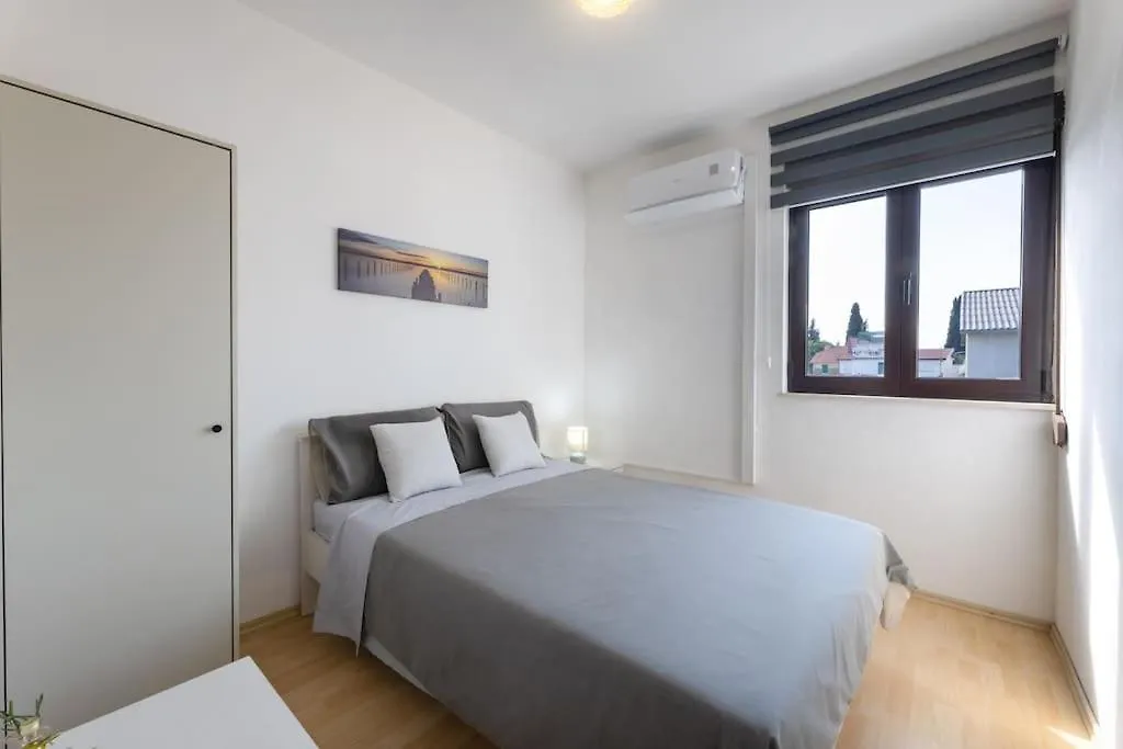 Apartment Ozzy Kastela