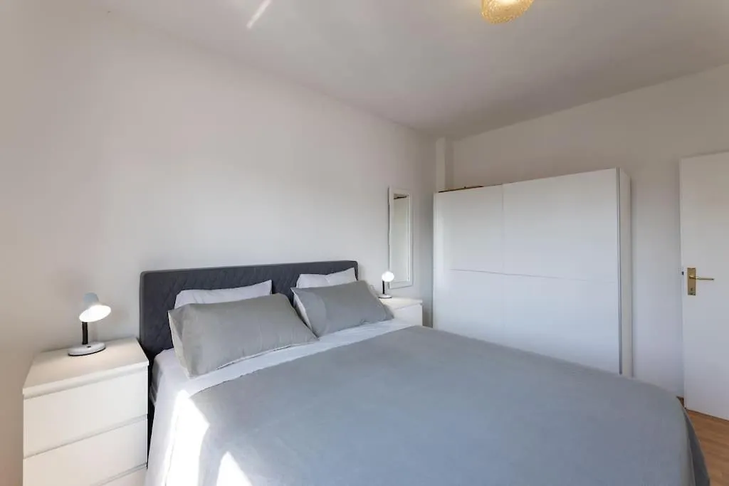 Apartment Ozzy Kastela 0*,  Croatia