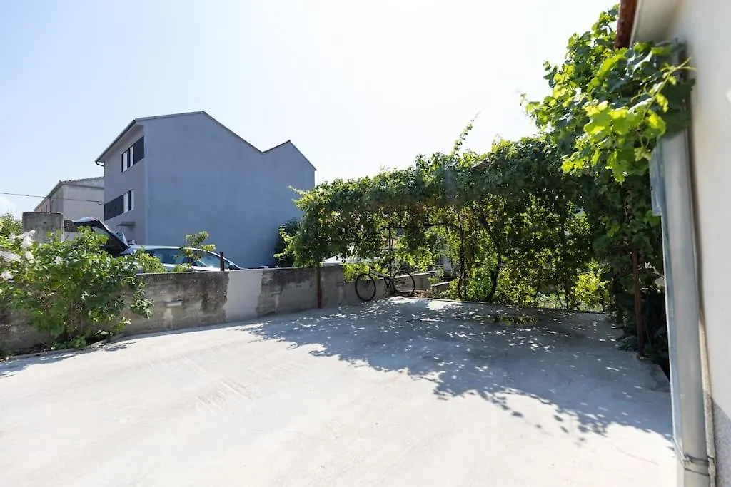 Apartment Ozzy Kastela