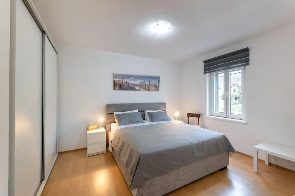 Apartment Ozzy Kastela