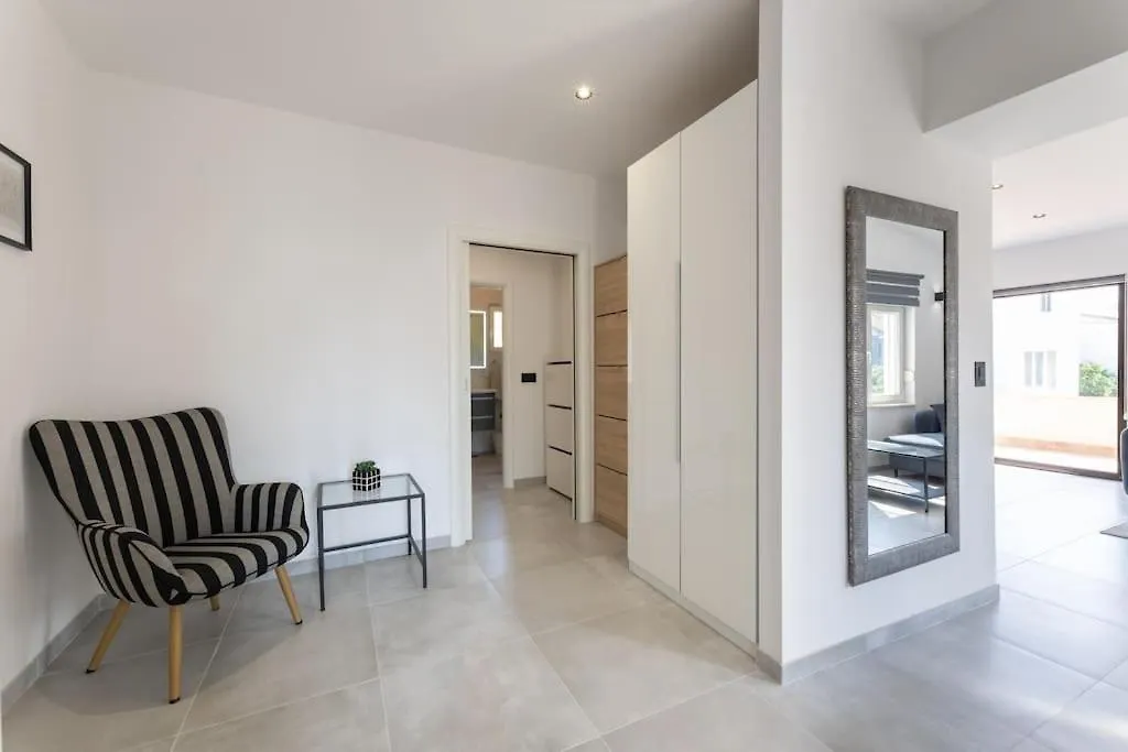 Apartment Ozzy Kastela Croatia