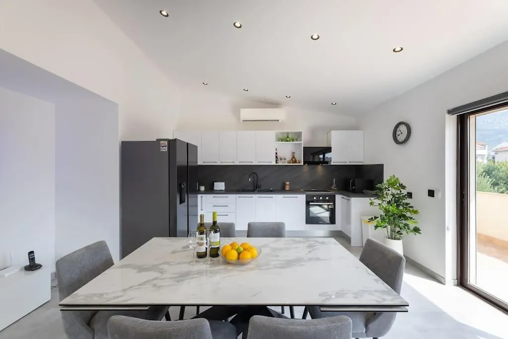 Apartment Ozzy Kastela
