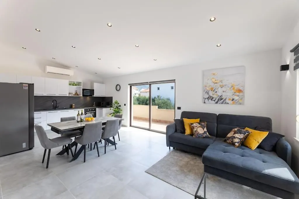 Apartment Ozzy Kastela Croatia