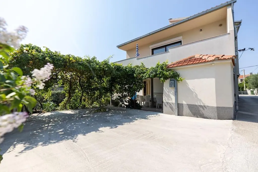 Apartment Ozzy Kastela