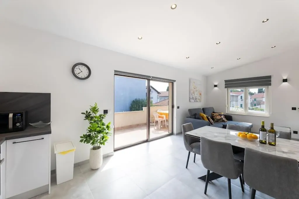 Apartment Ozzy Kastela